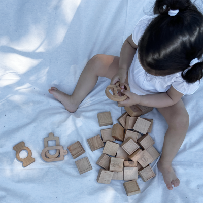 DOLCETTO PRETZEL / wooden teether 